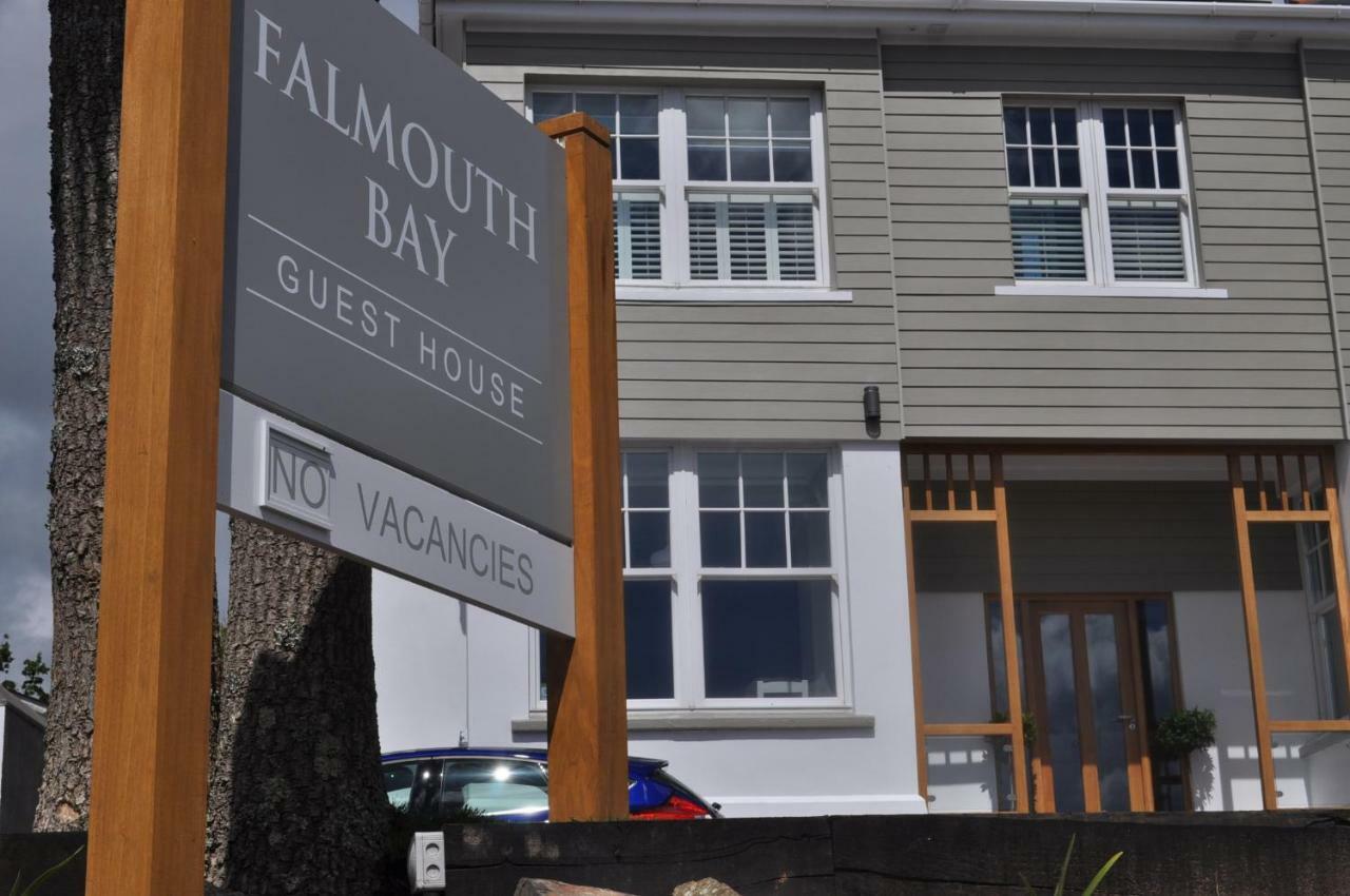 Готель Falmouth Bay Екстер'єр фото