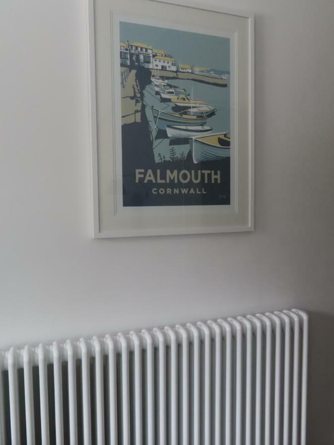 Готель Falmouth Bay Екстер'єр фото